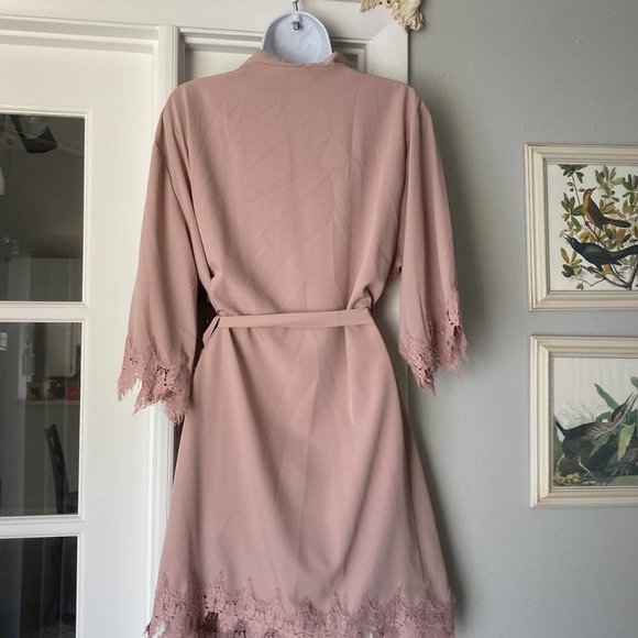 Elegant Pretty Rose Colored Lace Trim Robe - Picture 6 of 10